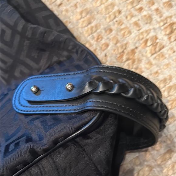 Givenchy Elegant Black Patterned Bag - Picture 4 of 15